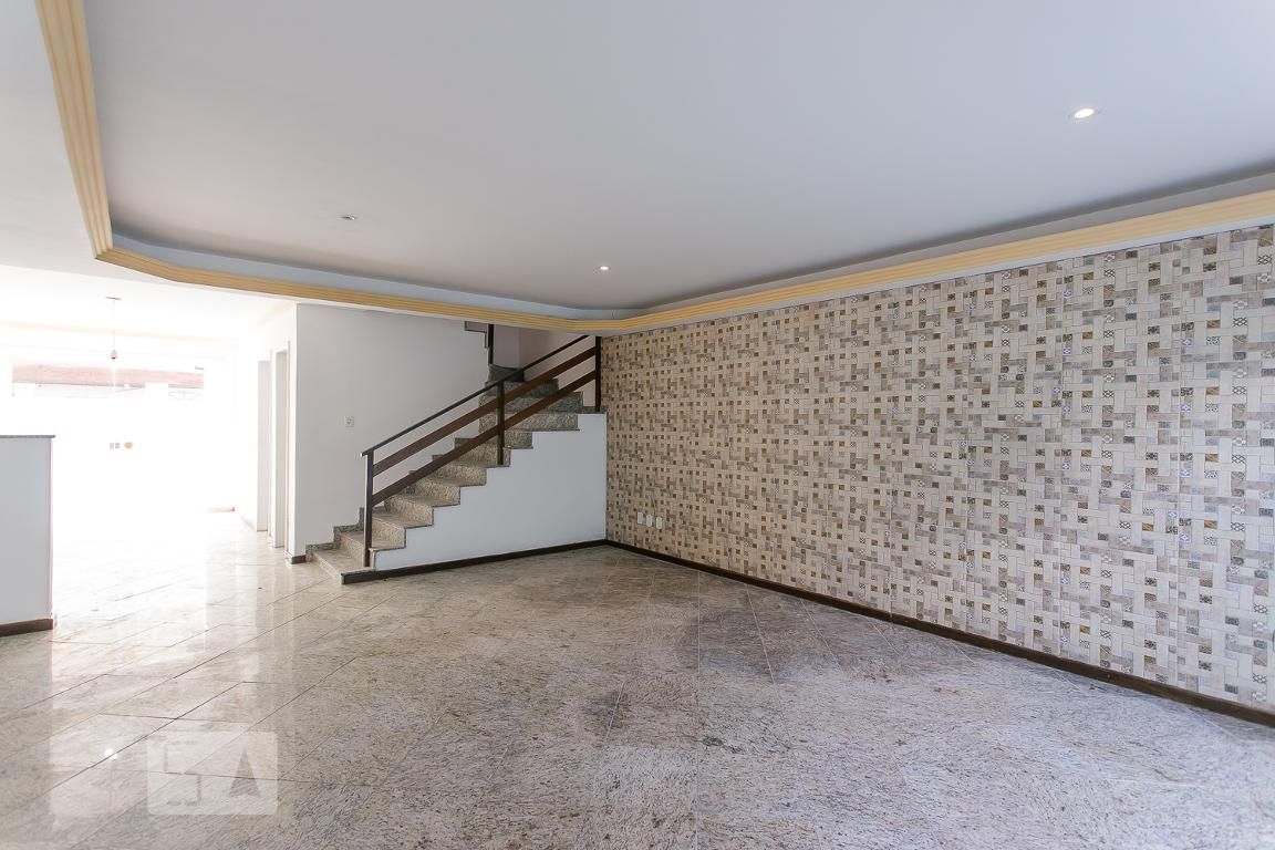 Casa, 4 quartos, 240 m² - Foto 1