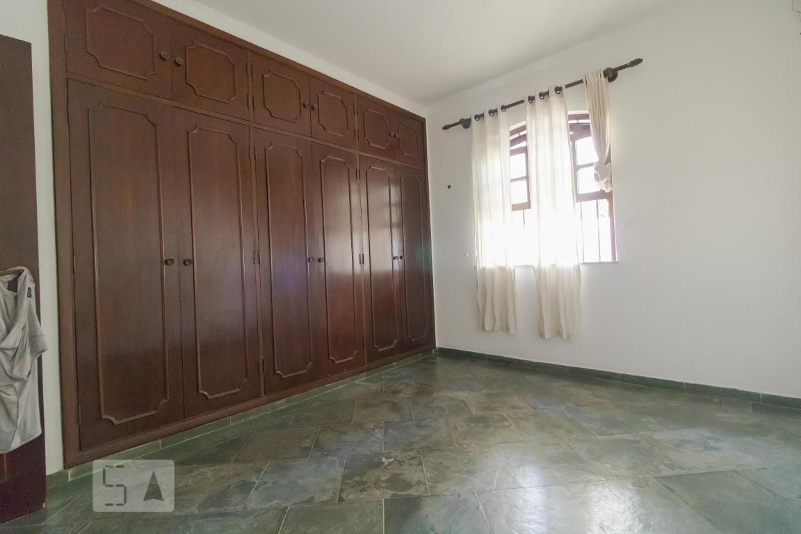 Casa à Venda - Barão Geraldo - Centro, 4 Quartos,  250 m2 em , Campinas - sp | SoloBR