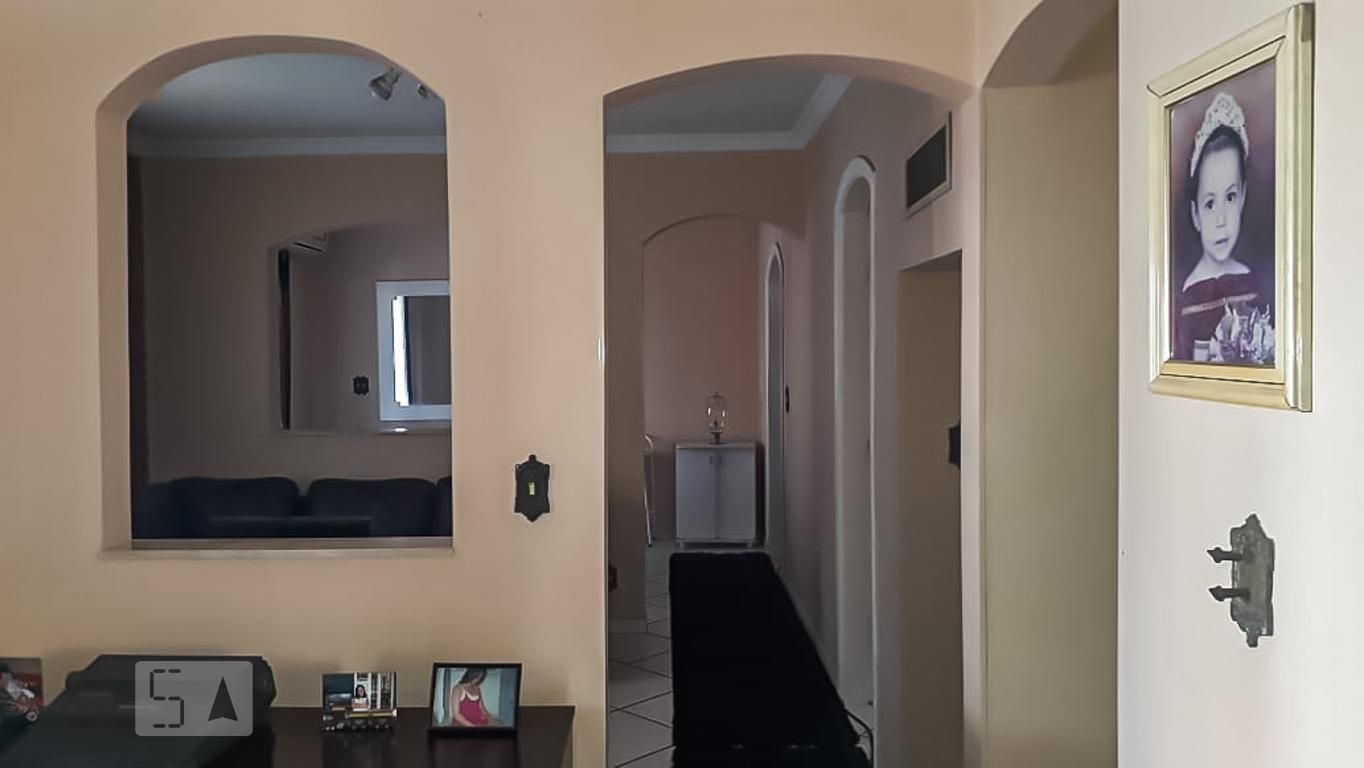 Casa, 3 quartos, 235 m² - Foto 1