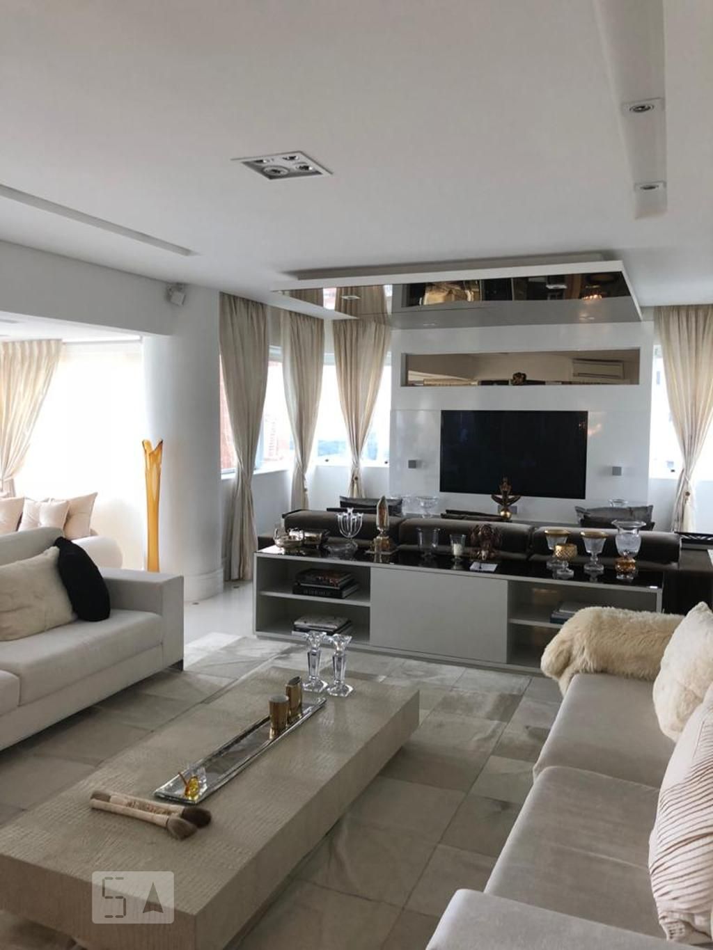 Apartamento, 3 quartos, 244 m² - Foto 1