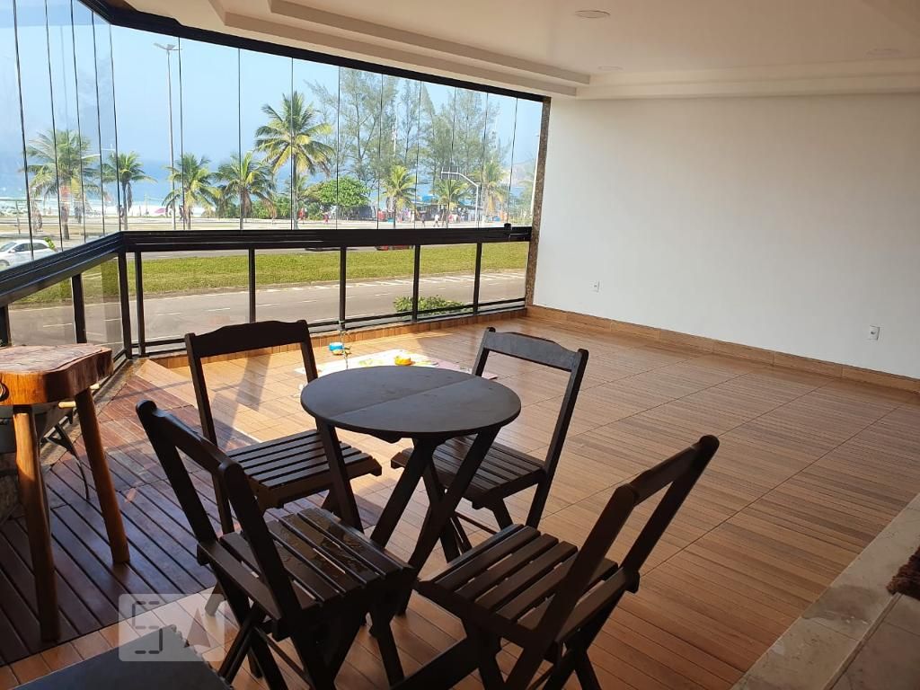Apartamento, 3 quartos, 220 m² - Foto 1